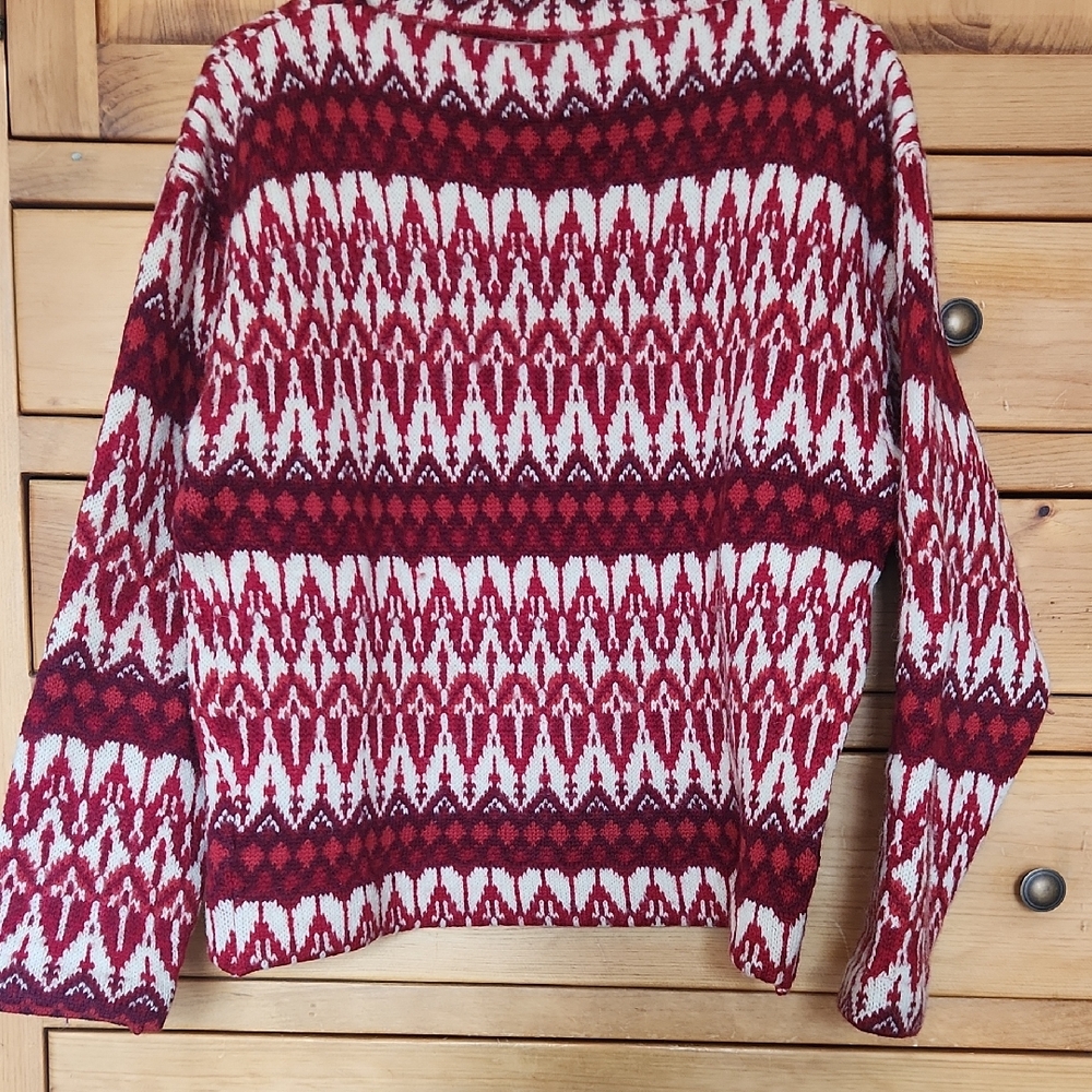 Elan Red and White Patterned Sweater